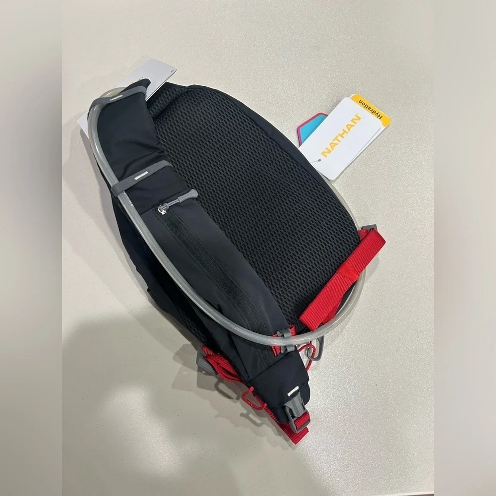Nathan Limitless Run 8 L Hydration Sling Bag Backpack Black Red NWT Water Vest